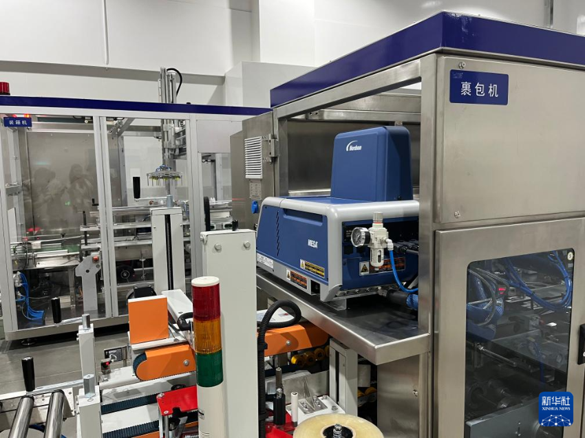 在最近落户横琴的飞鹤乳业拍摄的已完成安装调试得生产设备（6月18日摄）。